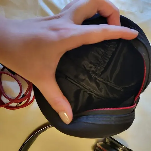 Beats by Dr. Dre Solo HD On-Ear Headphones with Case and Cable - Picture 3 of 6